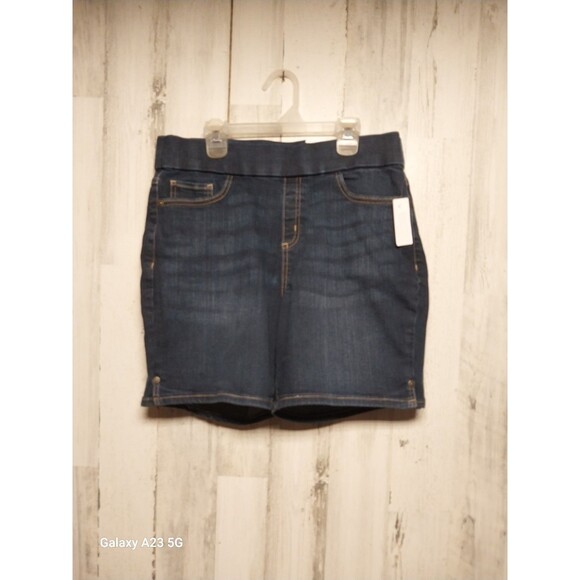 Liz Claiborne Amber Pull On Denim Short Size 10 NWT - Picture 1 of 7